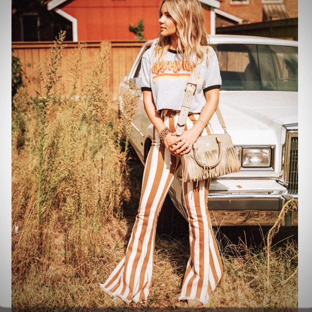 🌟FLASH SALE🌟 “SWEET JANE” Bell Flare Jeans - Picture 4 of 14